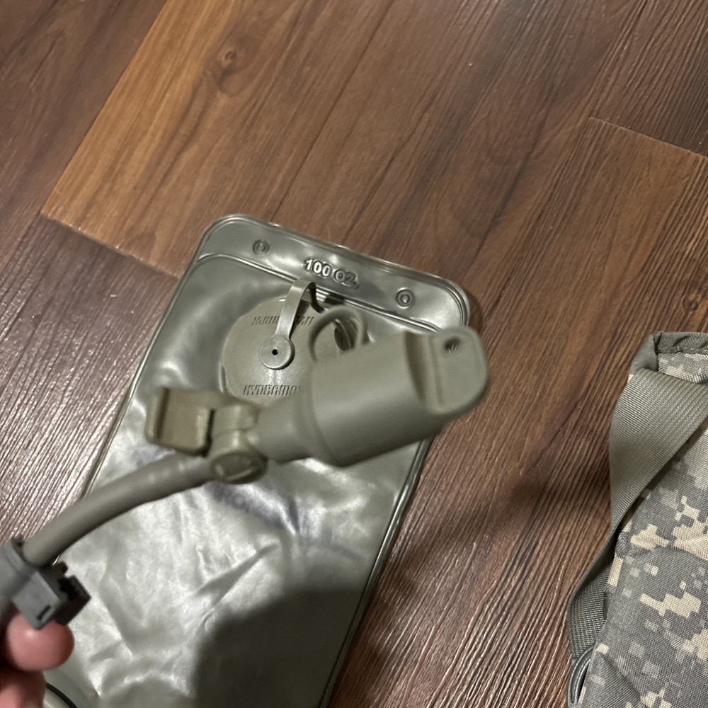 US Army Molle II Hydration System Carrier Water Military Digital Camo Backpack