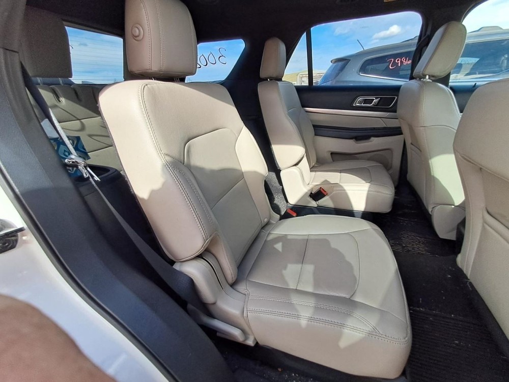 EXPLORER 2018 Front Door Trim Panel 1585863