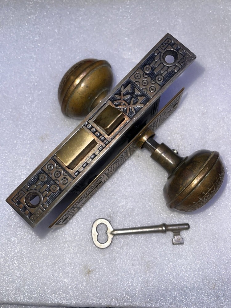 Antique Set Of Reading Hardware Co. Windsor Design Brass Knobs