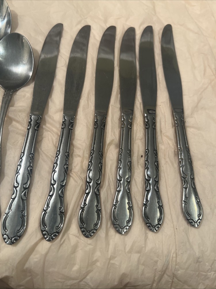 Oneida Northland Sirocco Mixed Stainless flatware 28 pc Set Jasmine Scroll