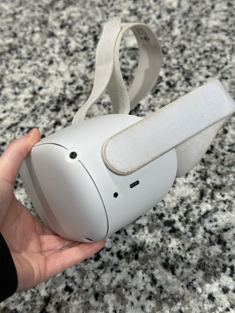 Oculus Quest 2 256GB Advanced All-in-one VR Headset – White