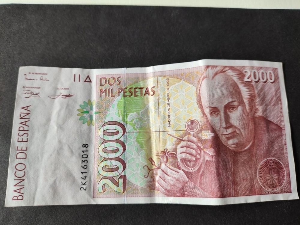 SPAIN 2000 PESETAS BANKNOTE - 1992 -  WITH SECURITY LINE - XF