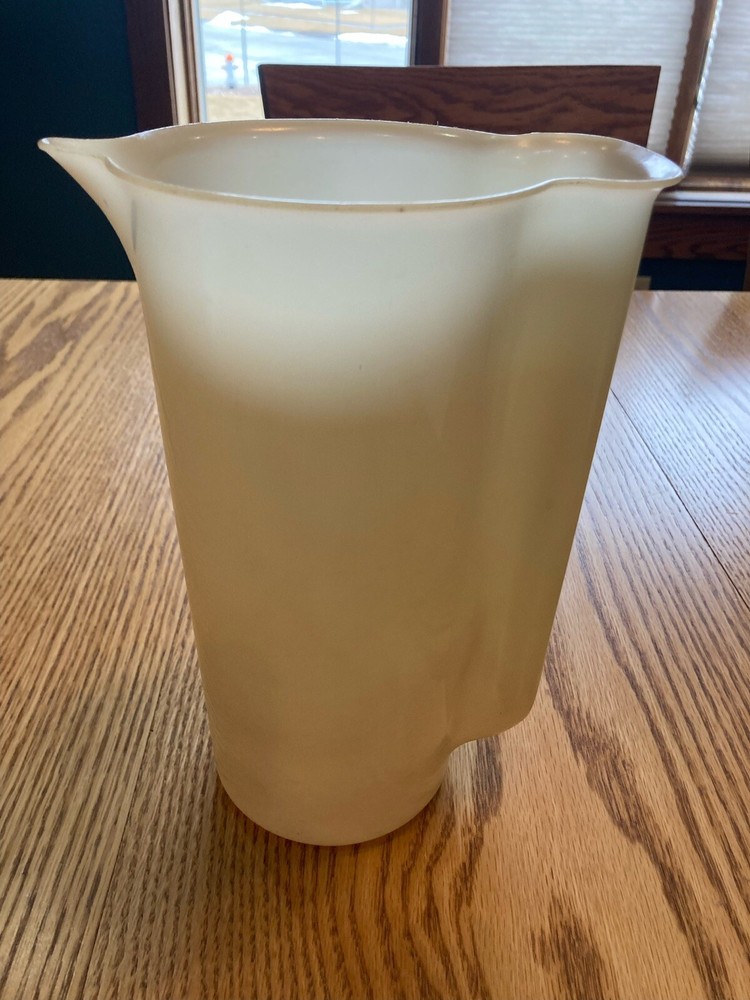 Vintage Tupperware 2 Quart Drink Pitcher 129-1