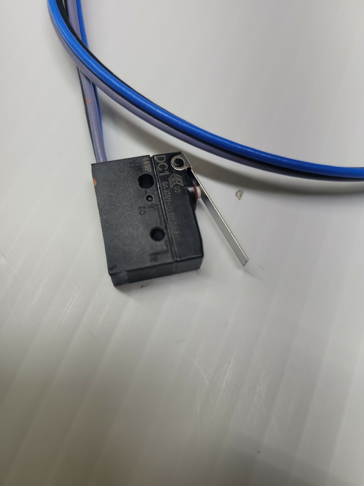 DC1C-C3RC MICROSWITCH ROLLER LEVER 6A