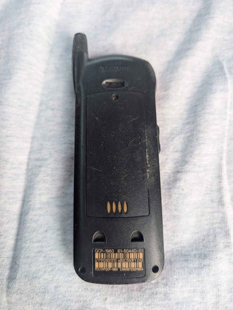 Qualcomm QCP-1960 Red mobile phone