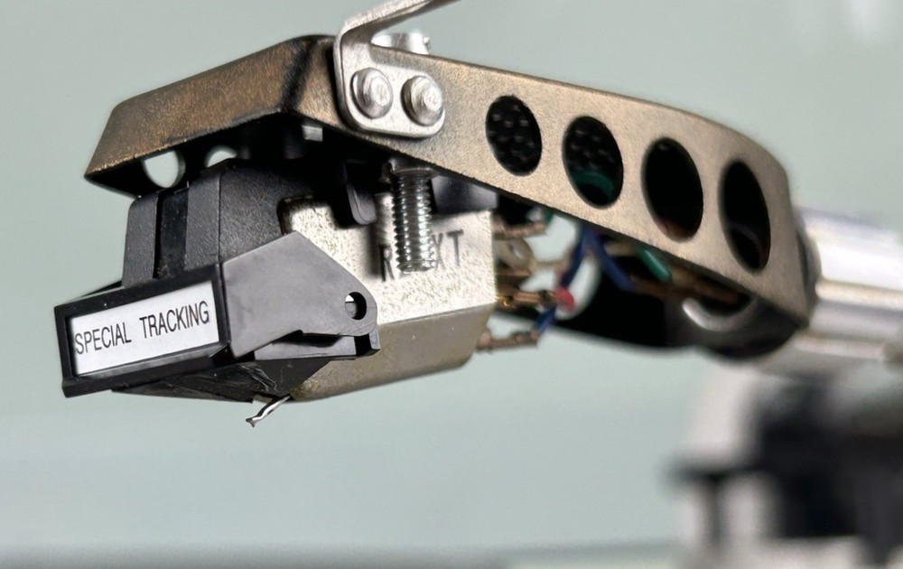 TECHNICS SL-1600 STEREO TURNTABLE (READ DESCRIPTION)