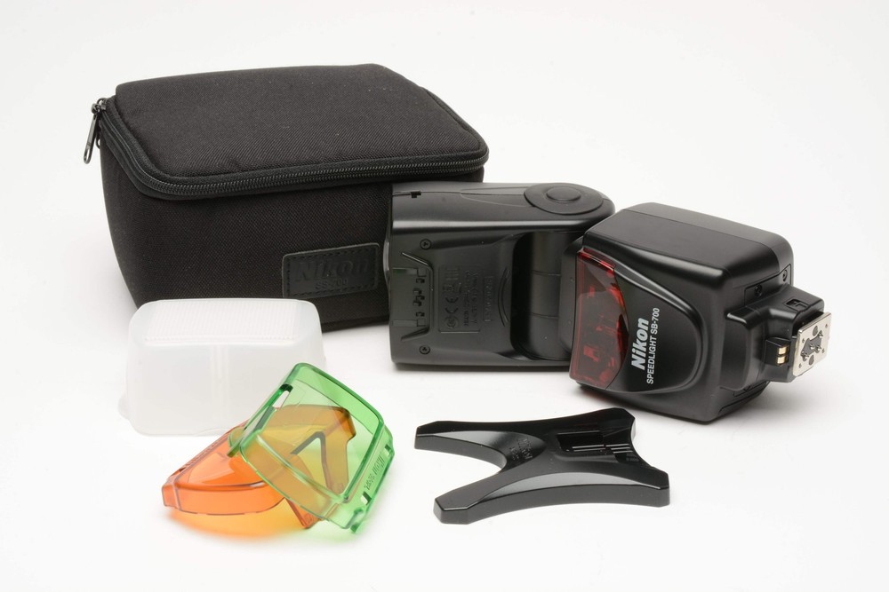 Nikon SB-700 Speedlight flash, Mint-, filters, stand, diffuser, Great!