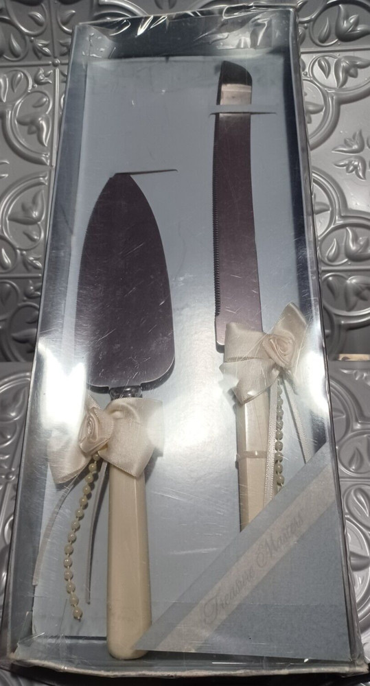 Wedding Cake Serving Set Treasure Masters His & Hers
