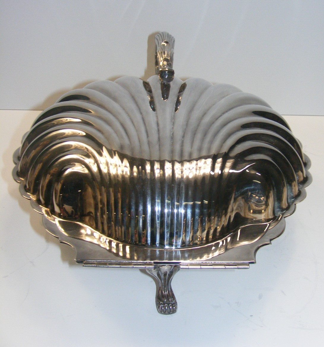 Vintage Silverplate Covered Double Dish Hinged Scalloped Clam Shell 4-south