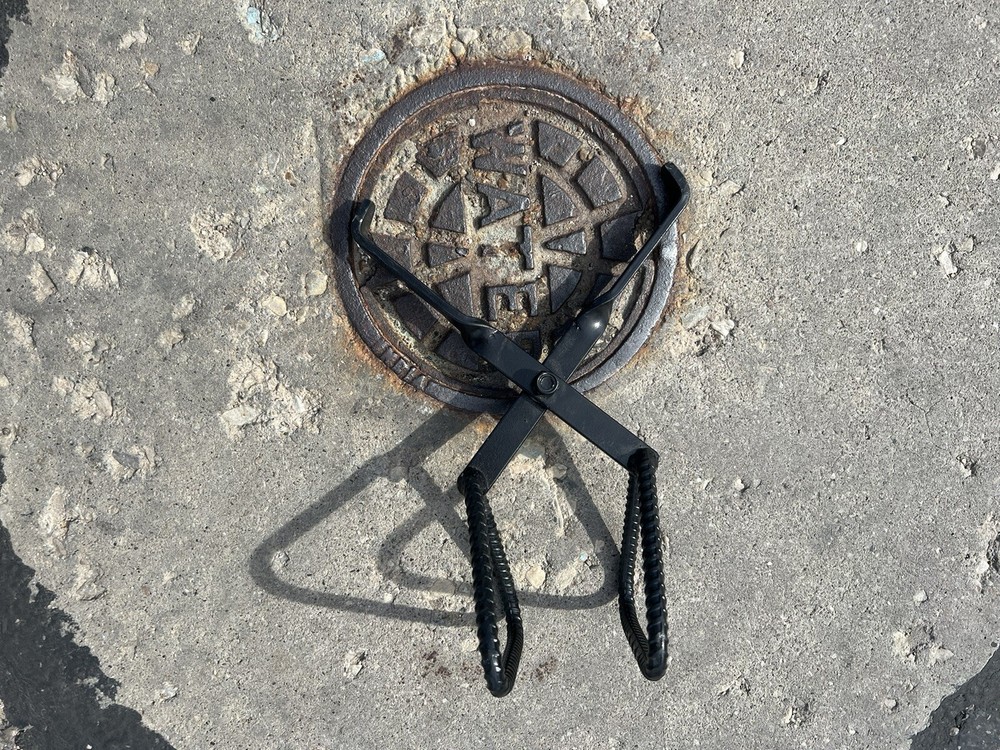 Water Main Valve Box Lid Removal Tool