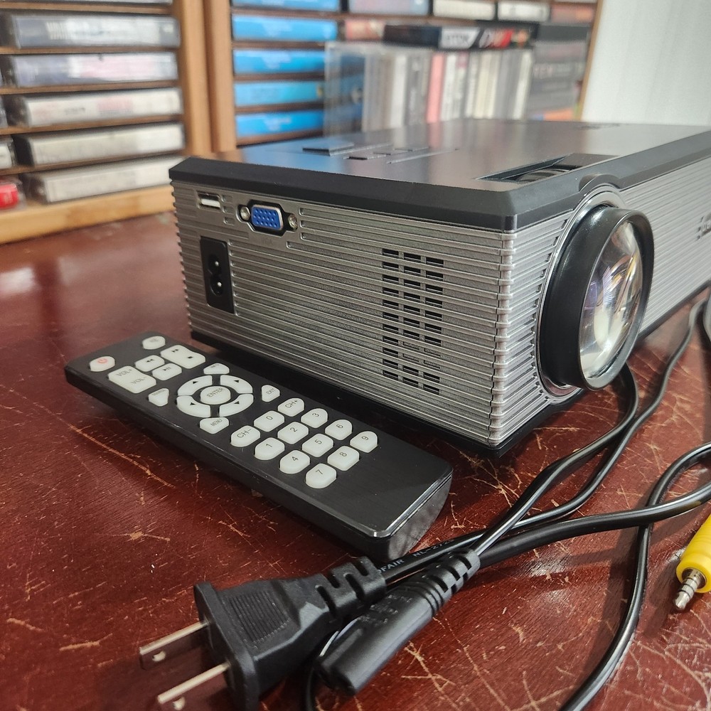 Projector / Crenova Xpe470/ Cables And Remote Tested!