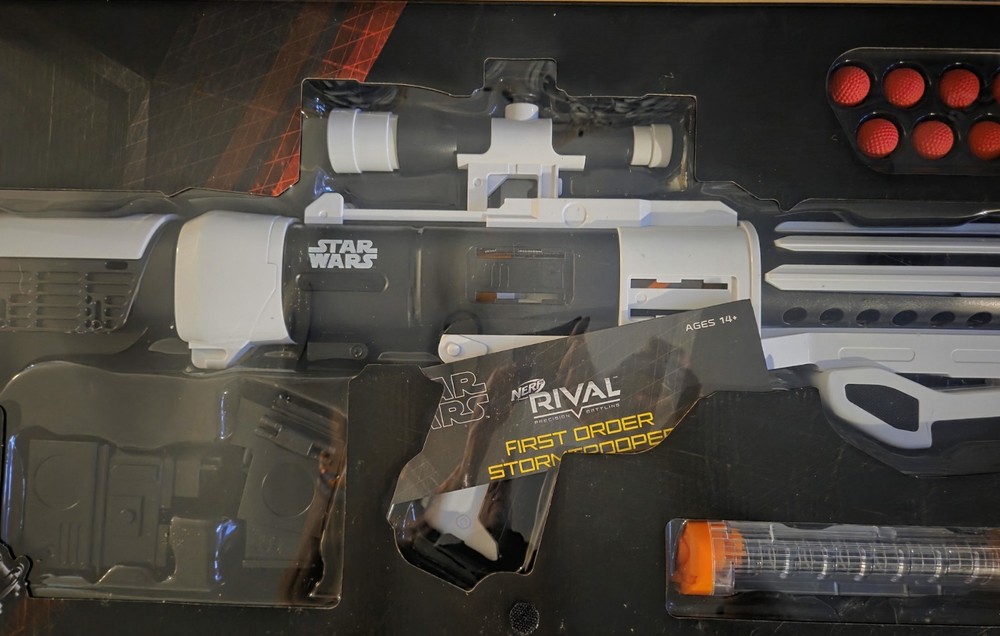 🔥🔥2017 HASBRO NERF RIVAL - STAR WARS FIRST ORDER STORMTROOPER BLASTER (N.I.B.)