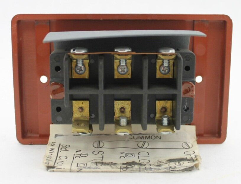 Collec 18-6 Enclosed Control Station