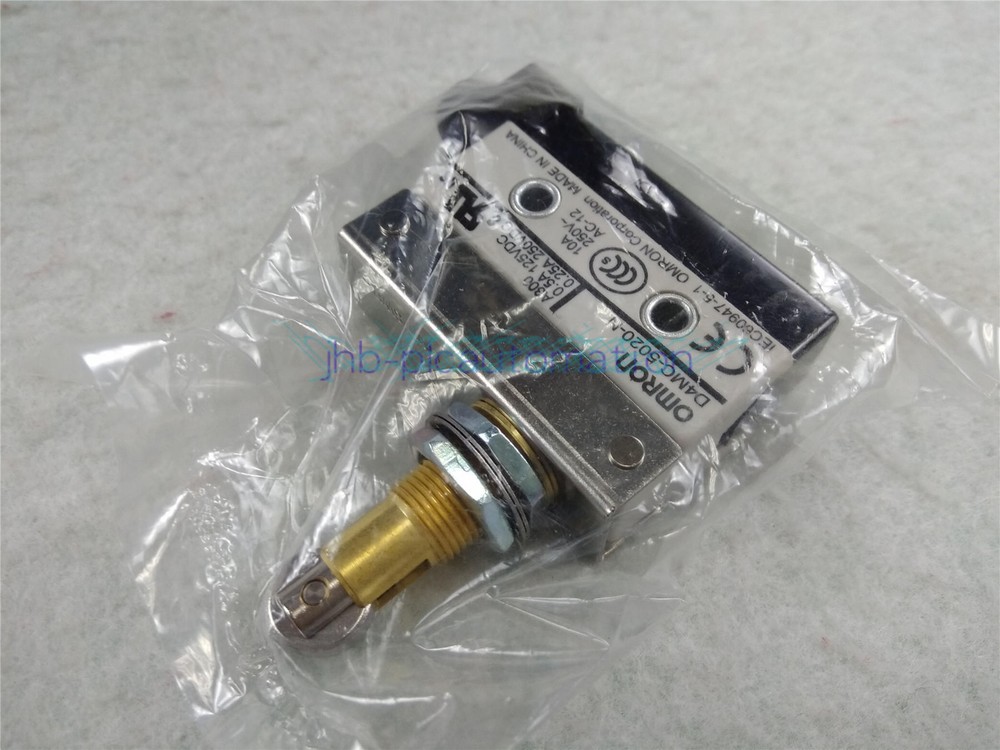 1PC New Omron Limit Switch D4MC-5020-N