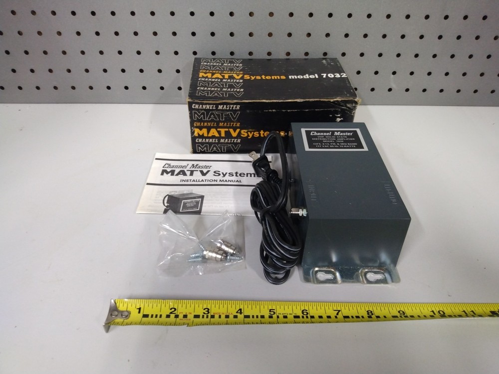 Vtg Channel Master MATV VHF Solid State Distribution Amplifier 30 dB Gain