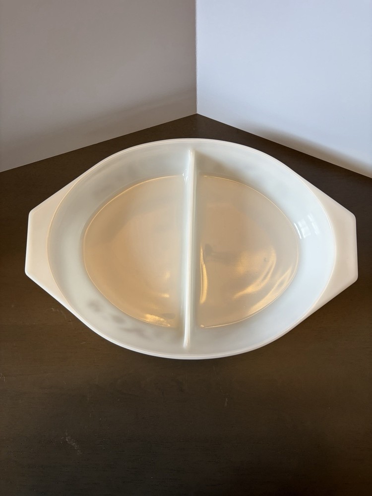 Pyrex 1.5 Quart Round Glass Divided Baking Dish White Brown