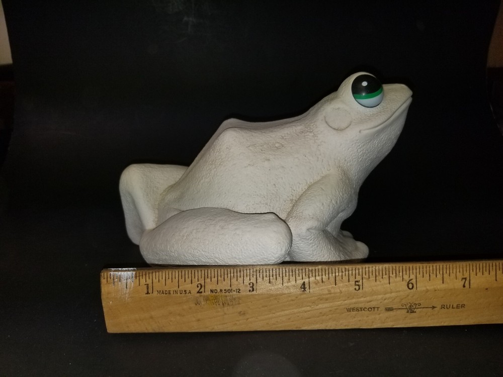 Ceramic bisqueware Frog, Unpainted