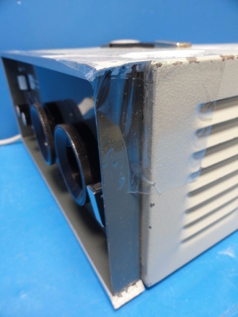 KARL STORZ 486B TWIN COLD LIGHT SOURCE / ILLUMINATOR (10840)