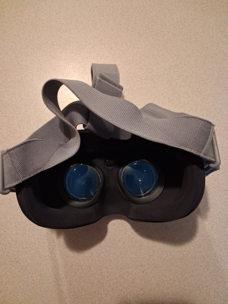 Oculus Go Standalone Virtual Reality Headset (Headset Only)
