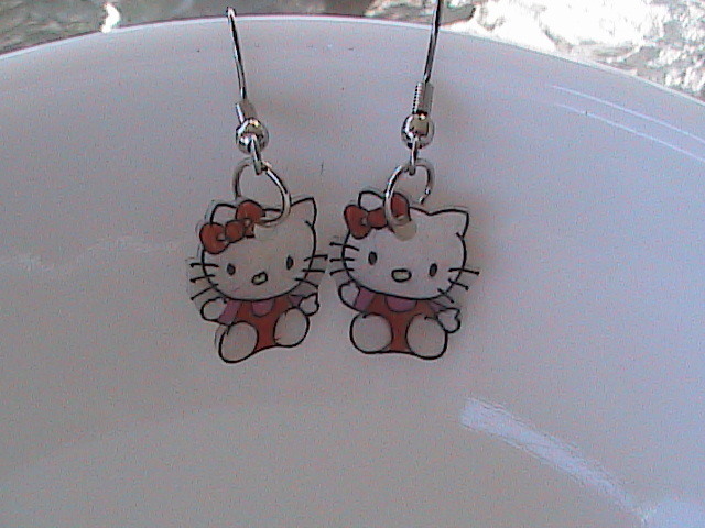 Hello Kitty Dangle Earrings - Sitting