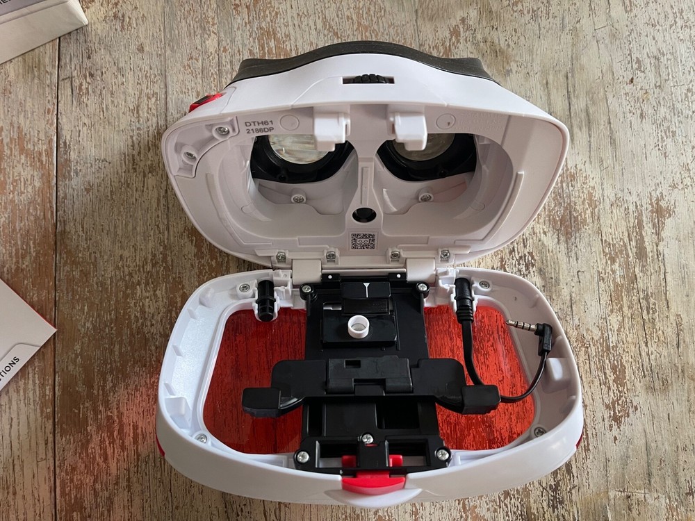 Mattel View Master Deluxe Virtual Reality VR Smartphone Viewer DTH61 Starter Set