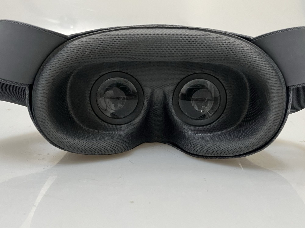 Google Daydream View Smartphone VR Headset with Remote