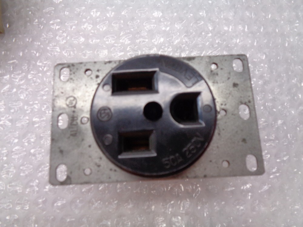 LEVITON 5374 RECEPTACLE (AS PICTURED) NSMP