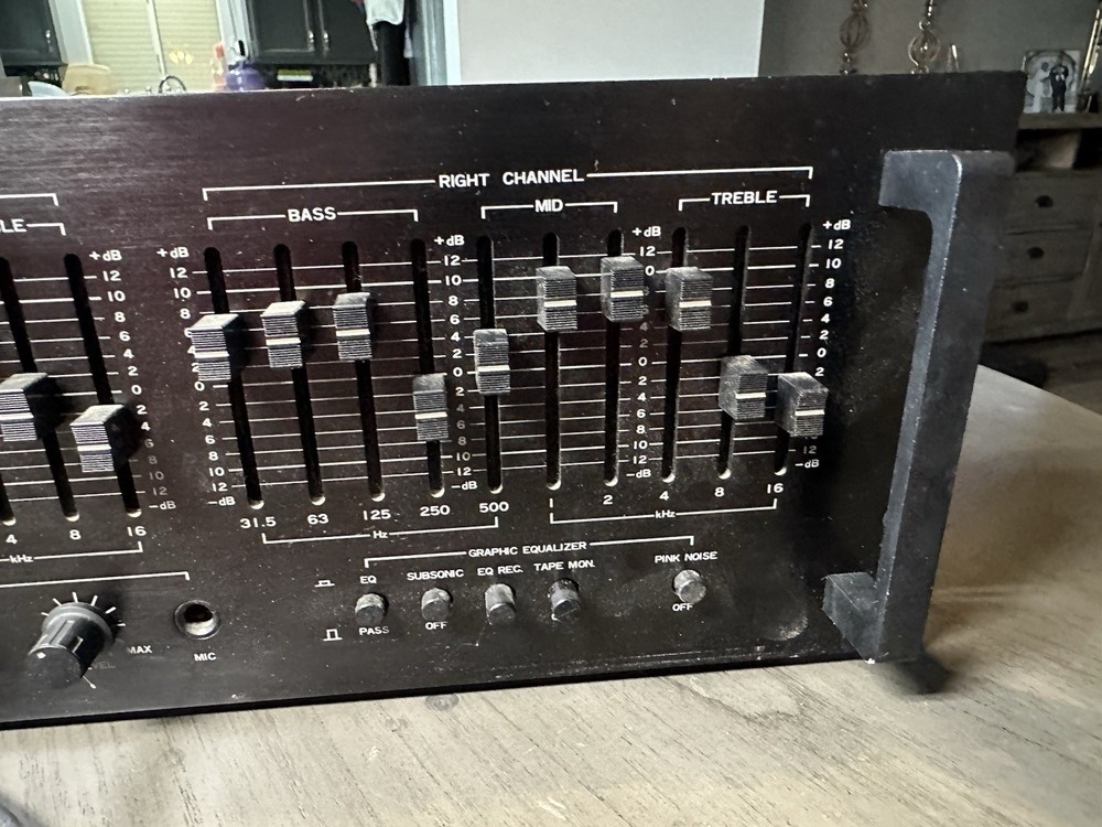 AUDIOSOURCE EQ-ONE EQUALIZER SPECTRUM ANALYZER & PINK NOISE GENERATOR