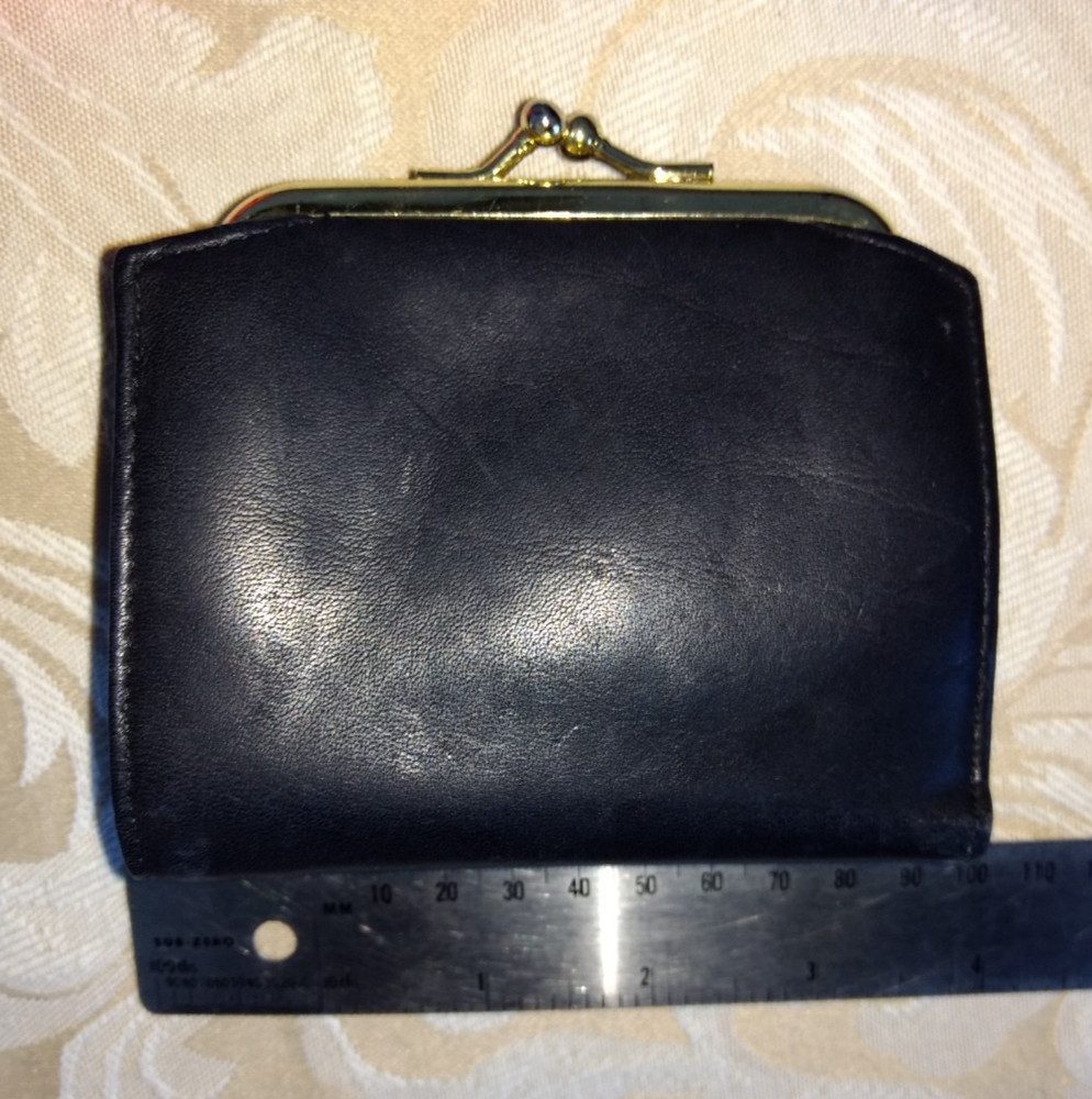WOMANS BLACK LEATHER FOLDING WALLET