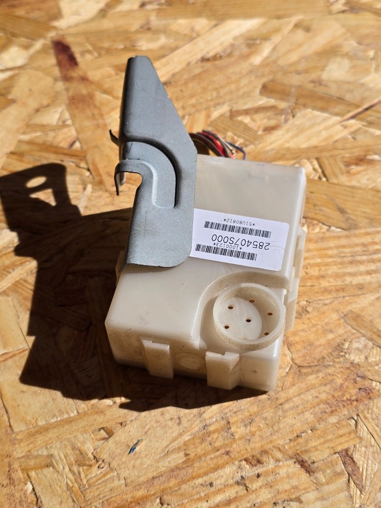 2005 Nissan Armada Transmission Control Module OEM 285407S000 285407S00A