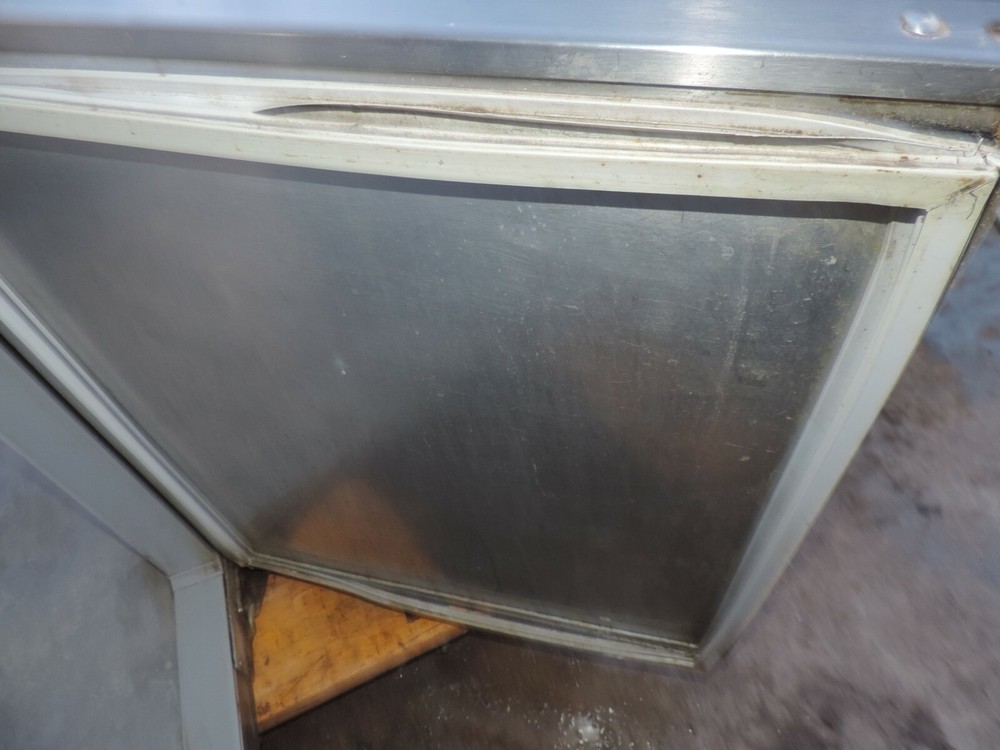 REFRIGERATED PREP. PIZZA SANDWICH TABLE (CONTINENTAL)
