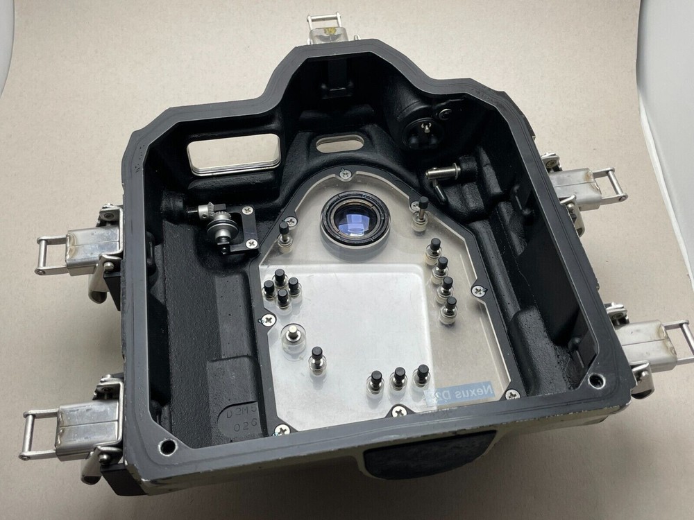 Nexus Nikon D2X Underwater SLR Camera Housing