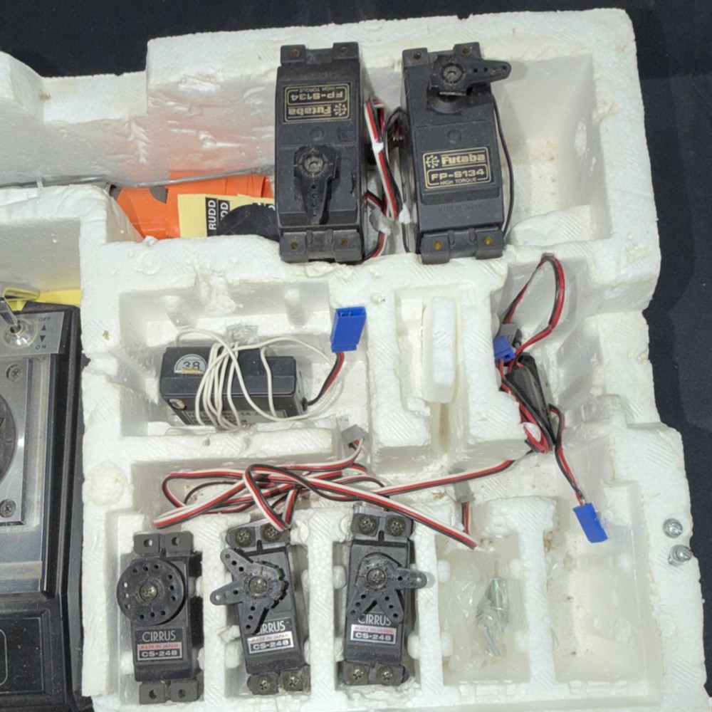 Cirrus PCM 5 RC-5JKP Console Transmitter with Servos & Accessories