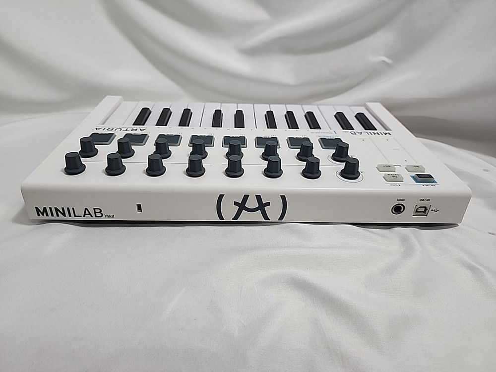 Arturia MiniLab MKII Universal MIDI Controller 25 Key White