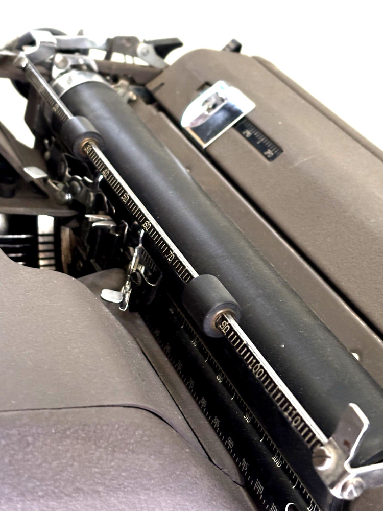 Royal HHE Typewriter Desktop W/ Standard Elite Font
