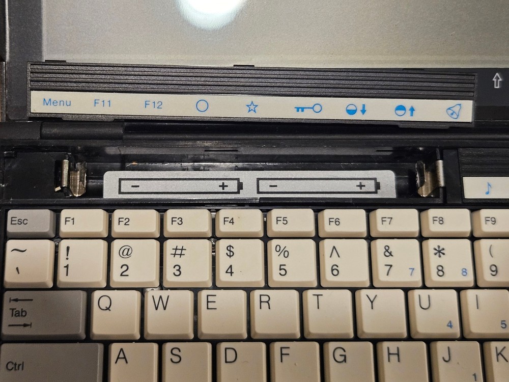 Poqet PC Model 0164, many accessories, some issues with display