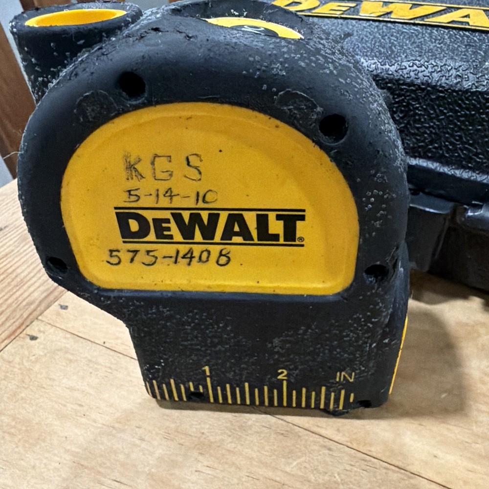 Dewalt DW082 Type 2 Laser Plumb Bob Self Leveling Level Preowned With Case