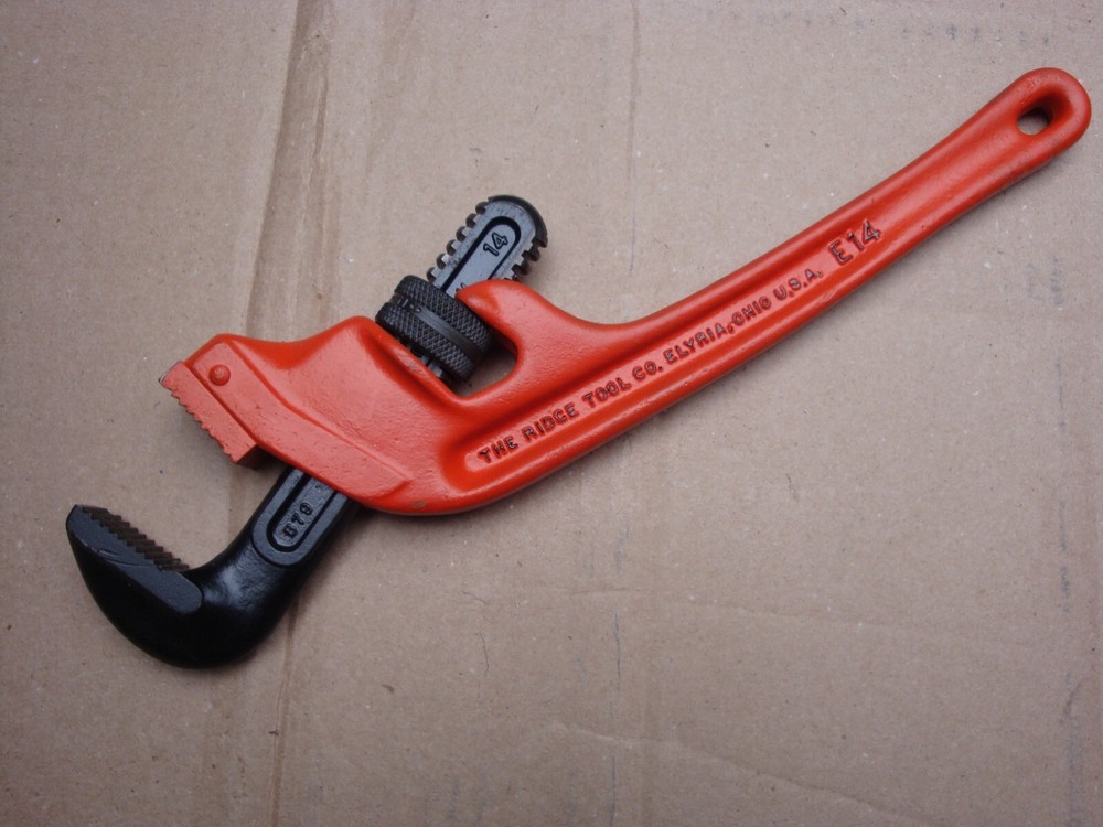 RIDGID E14 angle pipe wrench