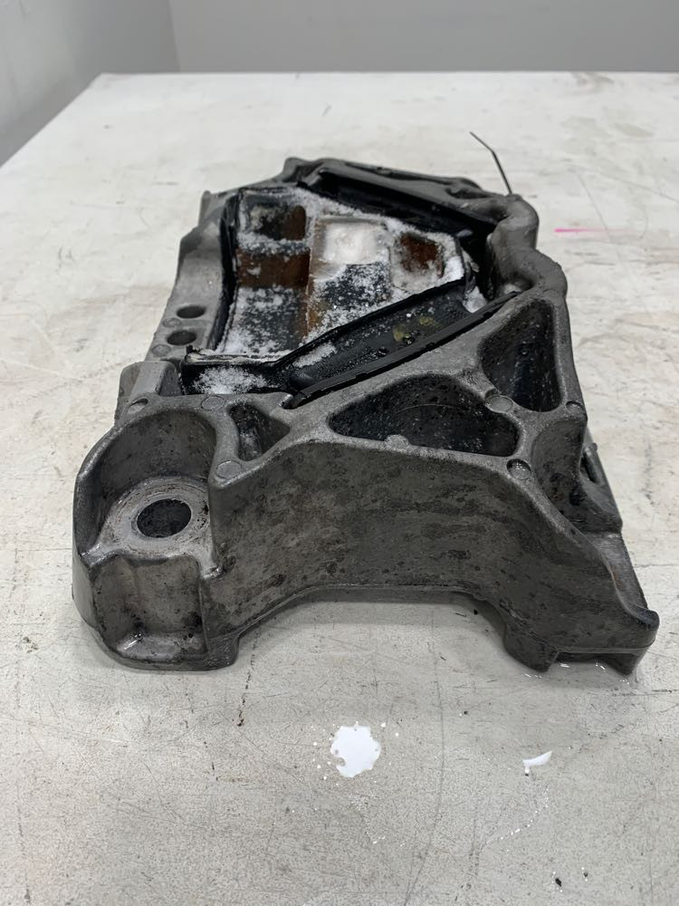 Freightliner Cascadia Engine Mount (548-12018)