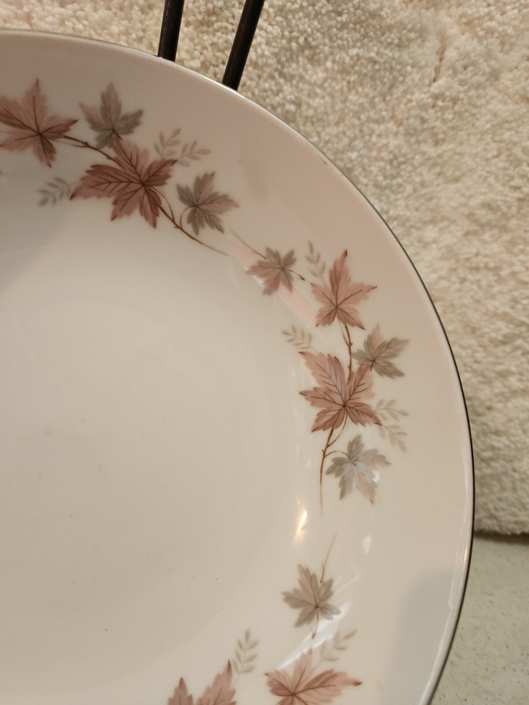 Vintage style house Windsor 9" serving bowl
