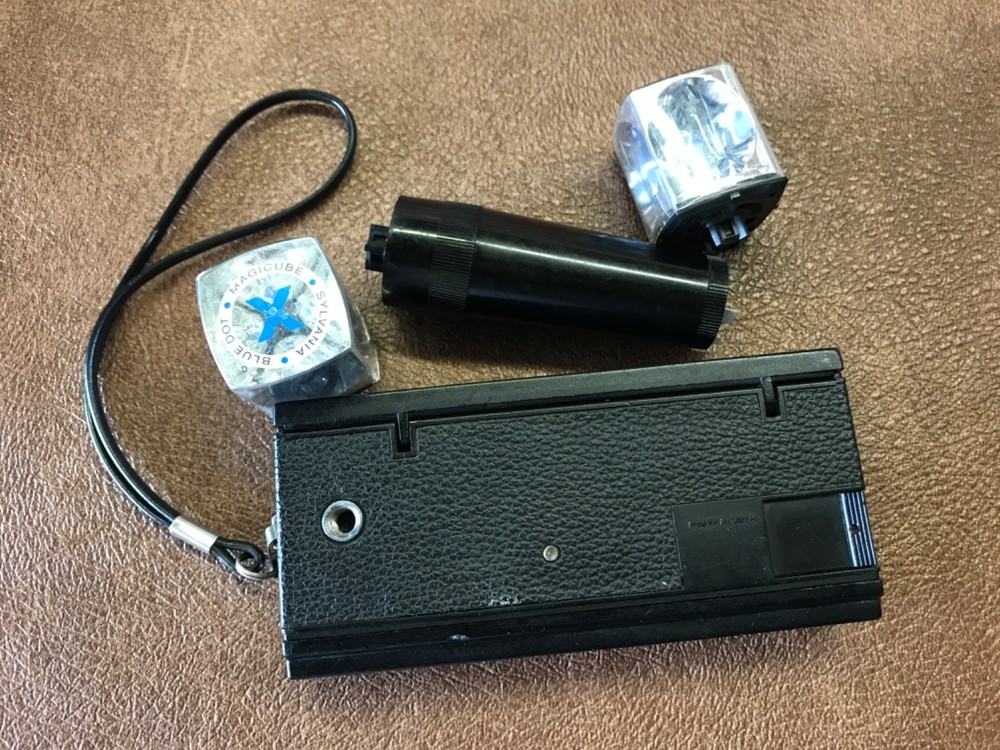 Vintage GAF Pocket Camera 440 with Flash Extension and two Magicubes