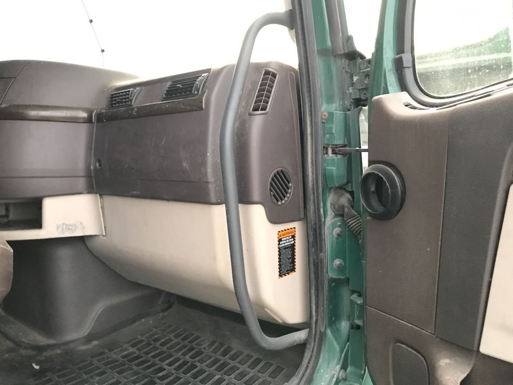 Volvo VNL 27(in) Grab Handle, Cab Entry (Front) - Used