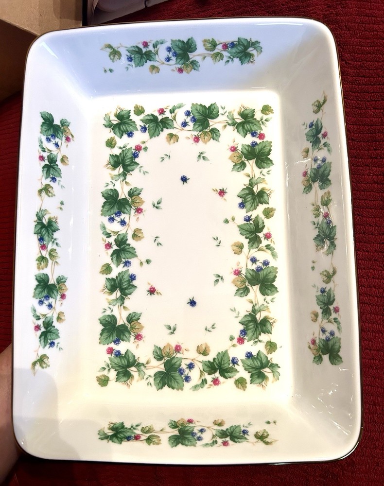 1990s Andrea by Sadek Vineyard 10” Oblong or Rectangular Baker  (F)