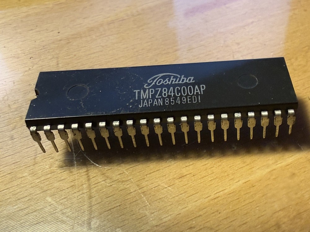 TOSHIBA TMPZ84C00AP Microprocessor, 8 Bit, 40 Pin DIP.