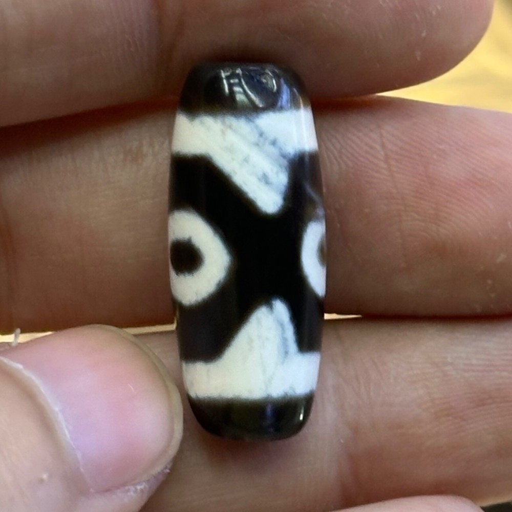 Lovely Tibetan Himalayan agate eye Dzi bead