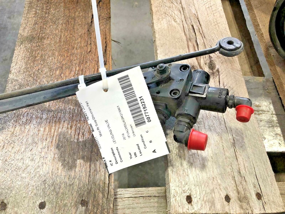 2016 FREIGHT LINER HEAVY DUTY-FREIGHT LINER LEVELING VALVE