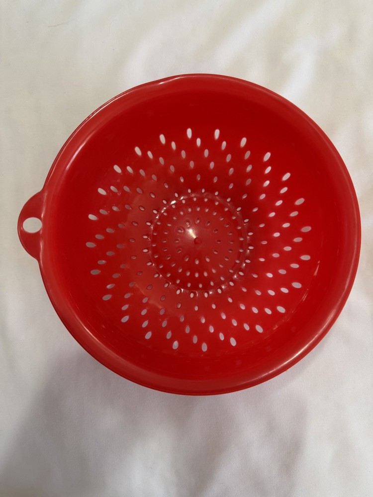 Betty Crocker Vintage Red Plastic Colander/Strainer 8"