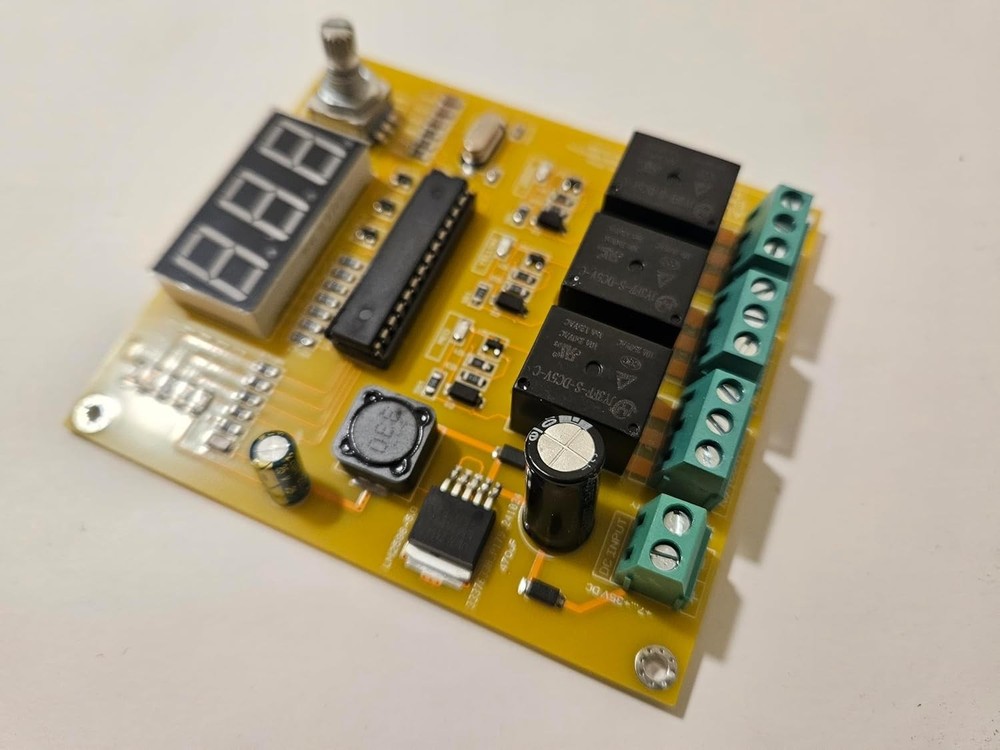 Compact 3-Channel Light Controller with User-Selectable Timings & Sequences