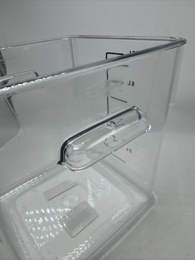Rubbermaid FG630800CLR Space Saving Square Container 8 Quart Clear New