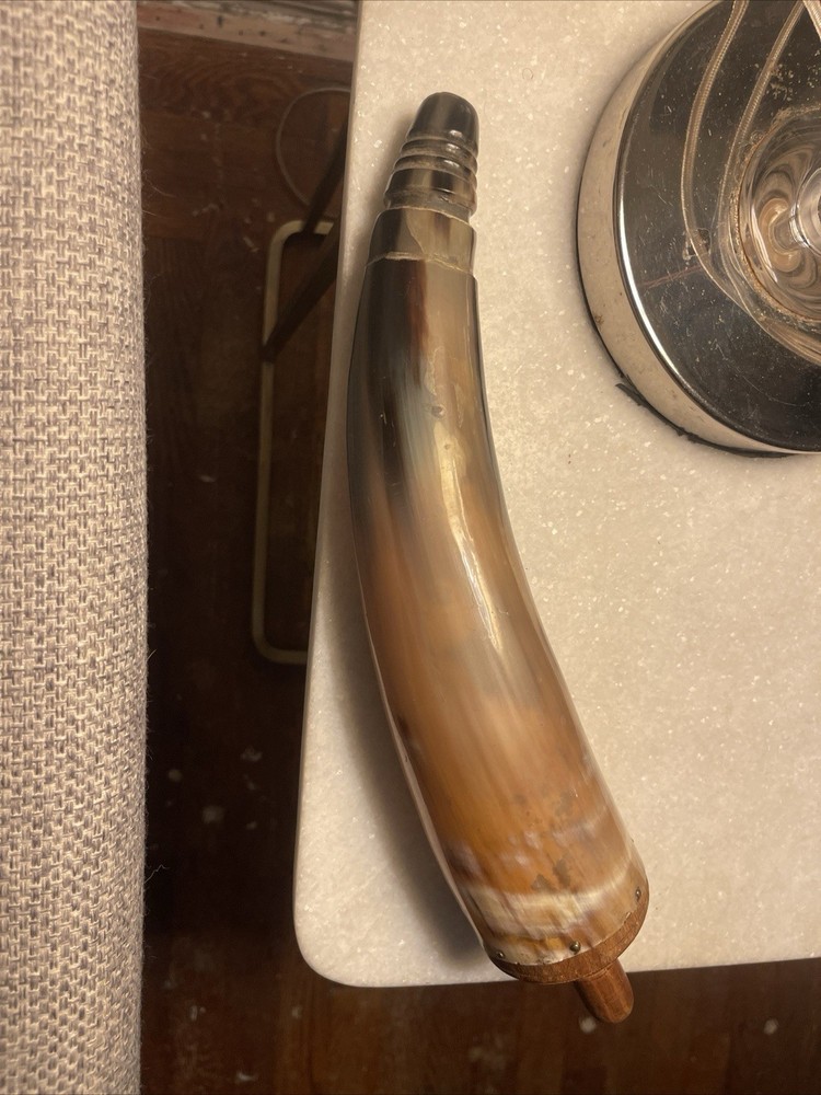 Muzzle-Loaders Authentic Black Powder Horn, Missing Leather Strap And Closer